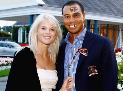 Elin & Tiger Woods pose for a recent picture